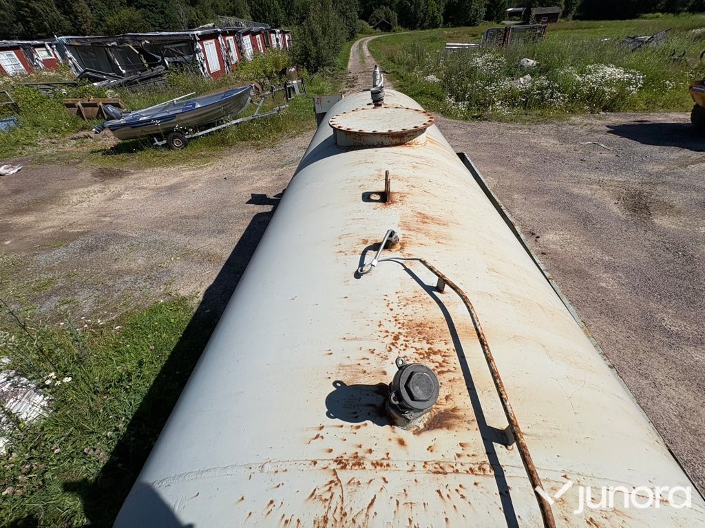 Dieseltank med invallning