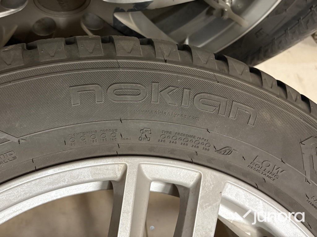 Dubbdäck med fälg - NOKIAN HAAKAPELIITTA