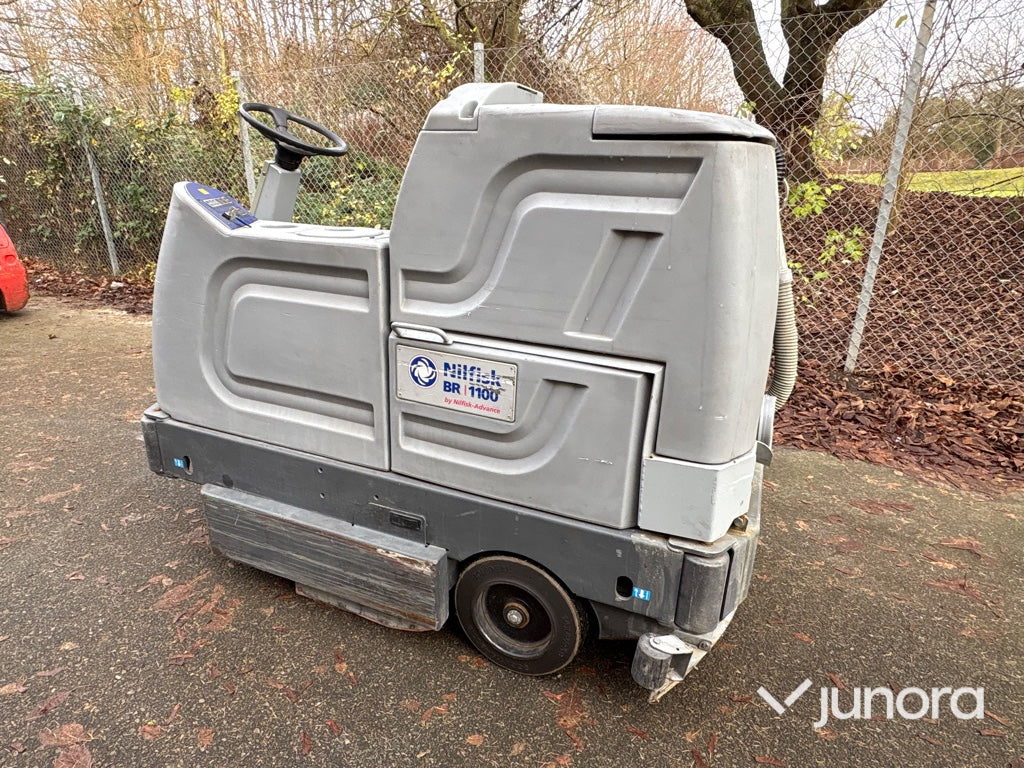 Åkbar sop- och skurmaskin – Nilfisk Advance BR 1100C (36 V)