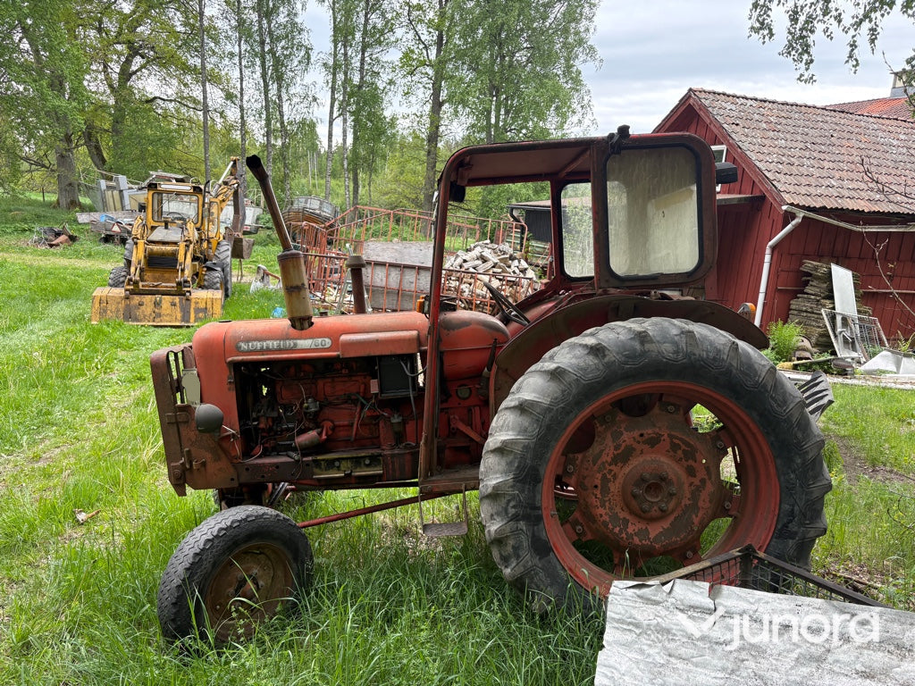 Traktor - Nuffield 10/60, Med huggarvagn och kran