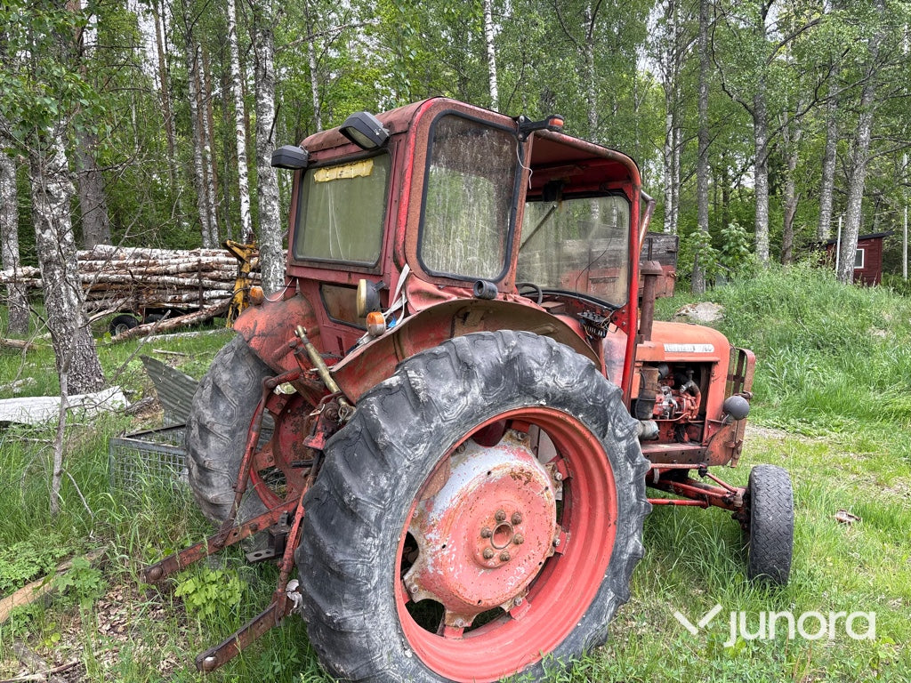Traktor - Nuffield 10/60, Med huggarvagn och kran