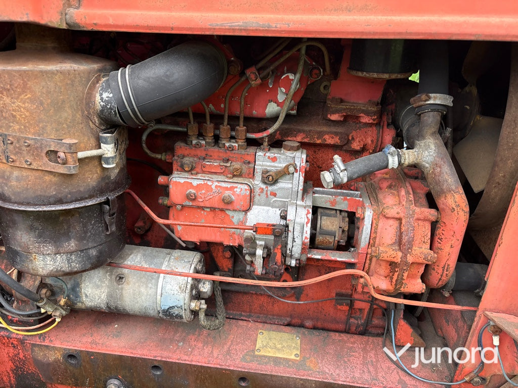 Traktor - Nuffield 10/60, Med huggarvagn och kran