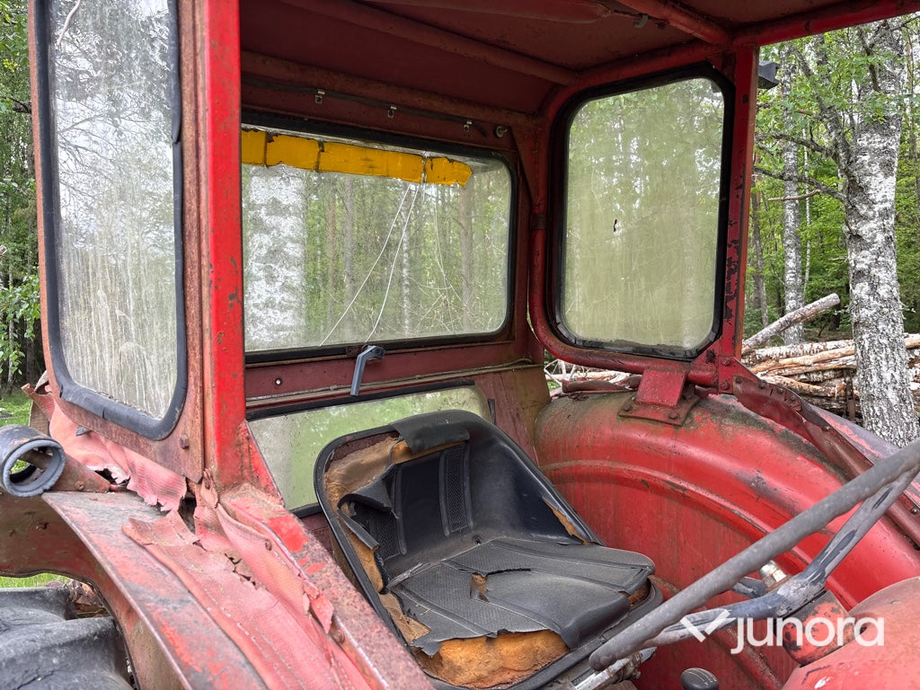 Traktor - Nuffield 10/60, Med huggarvagn och kran