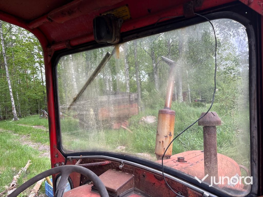 Traktor - Nuffield 10/60, Med huggarvagn och kran