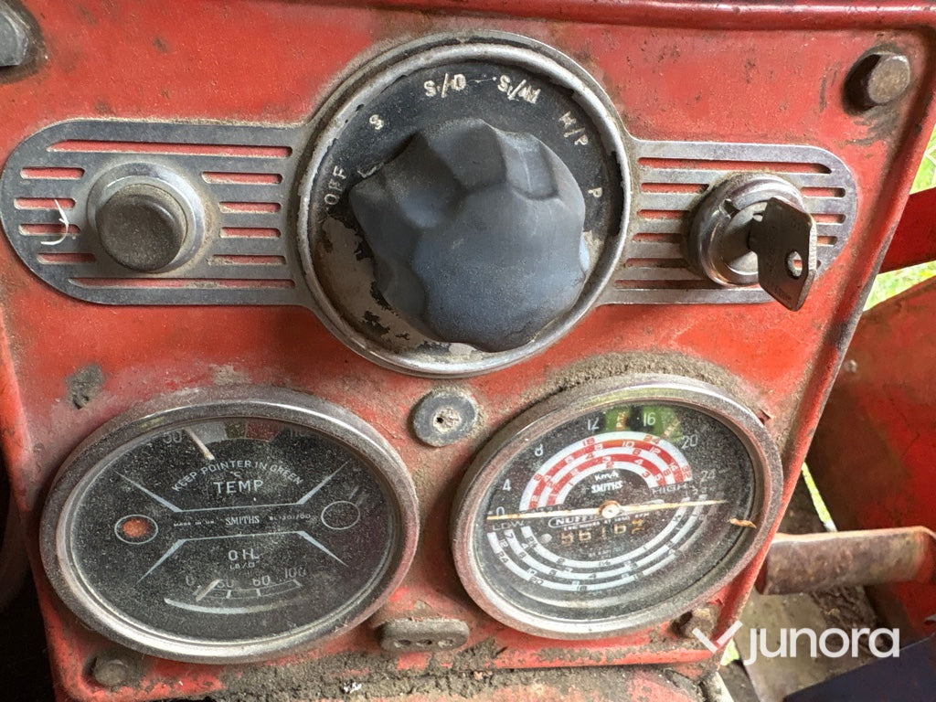 Traktor - Nuffield 10/60, Med huggarvagn och kran