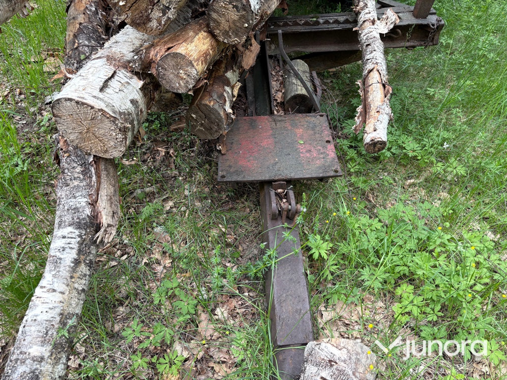 Traktor - Nuffield 10/60, Med huggarvagn och kran