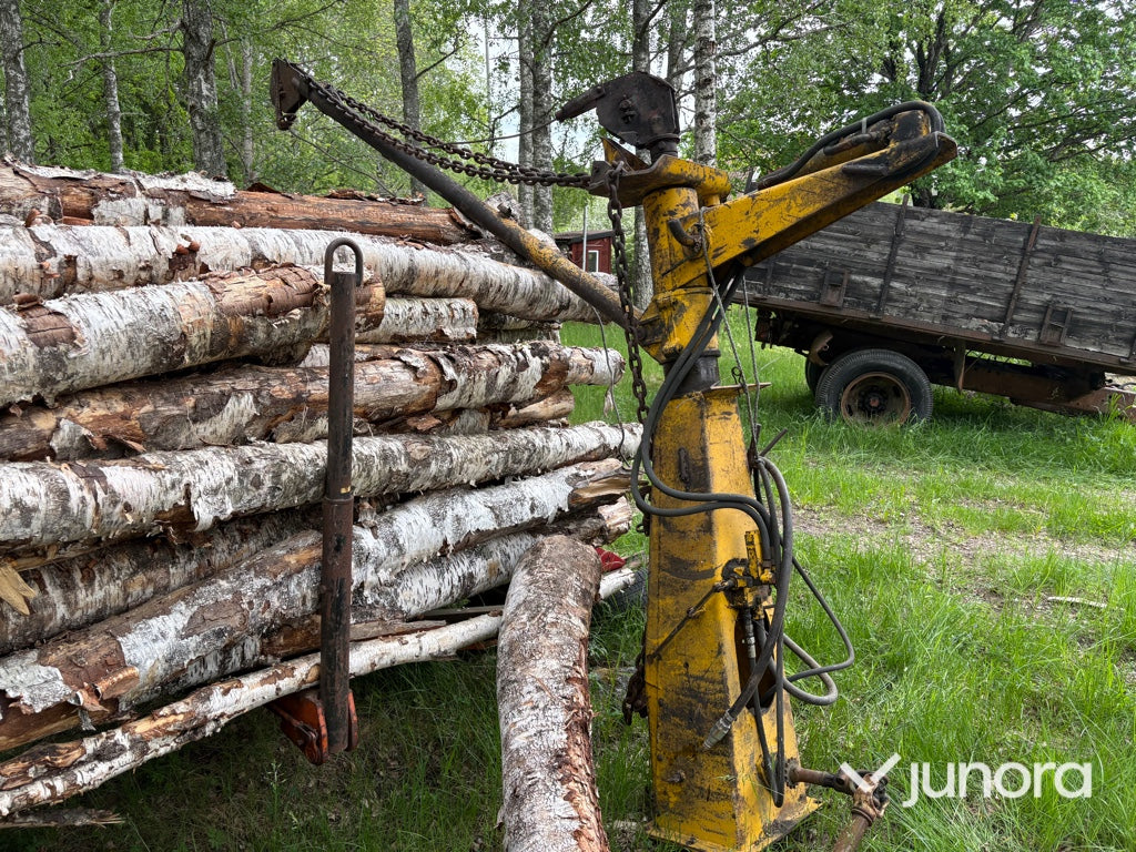 Traktor - Nuffield 10/60, Med huggarvagn och kran