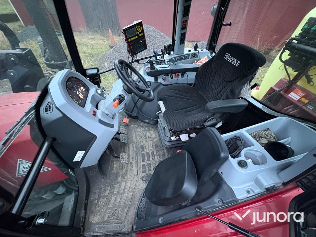 Traktor - Valtra A114