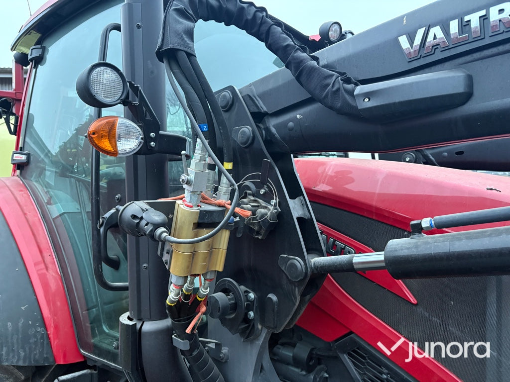 Traktor - Valtra A114