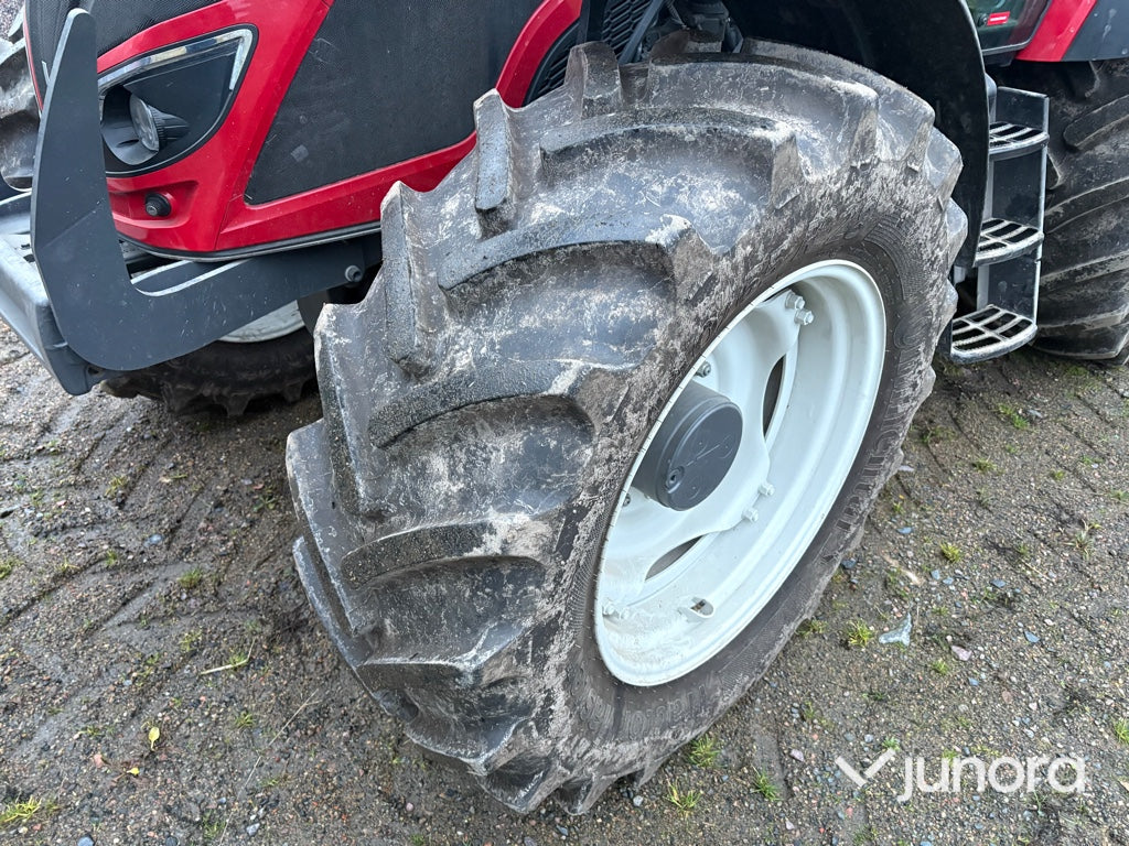 Traktor - Valtra A114