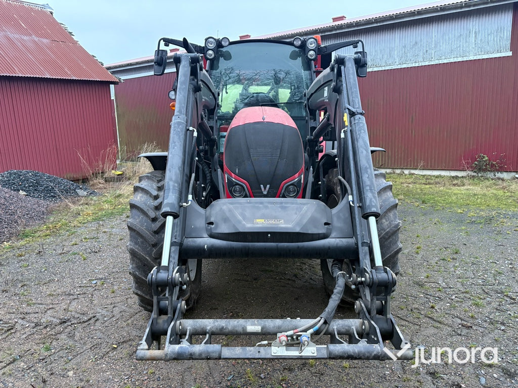 Traktor - Valtra A114