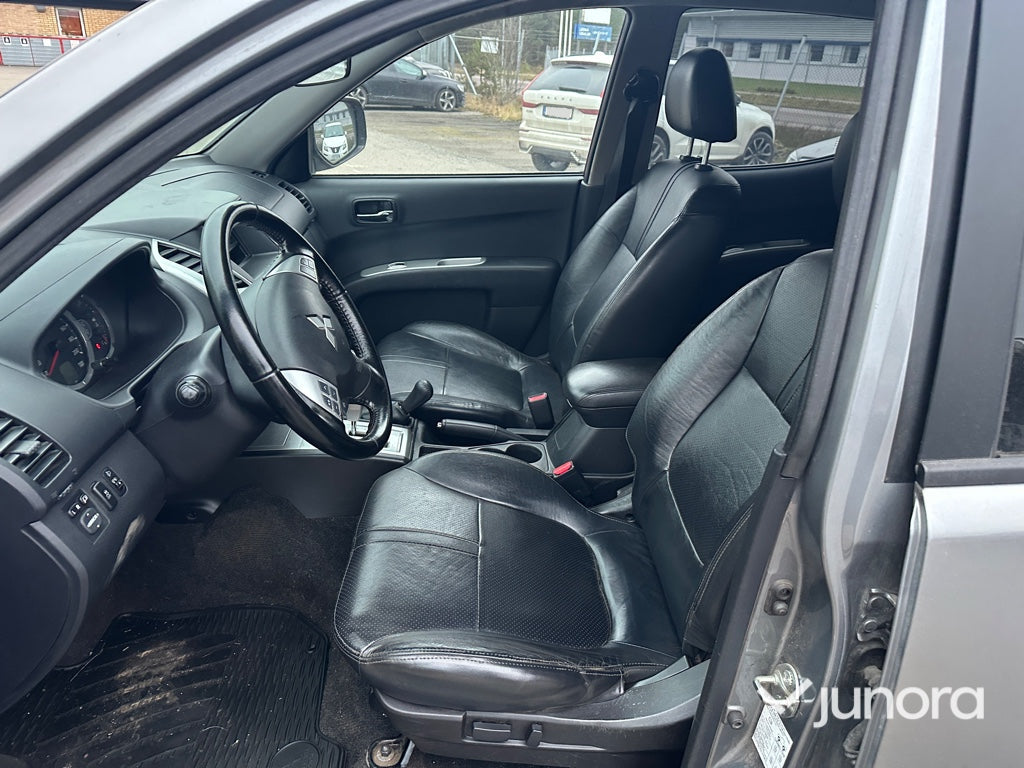 Lätt lastbil - Mitsubishi L200