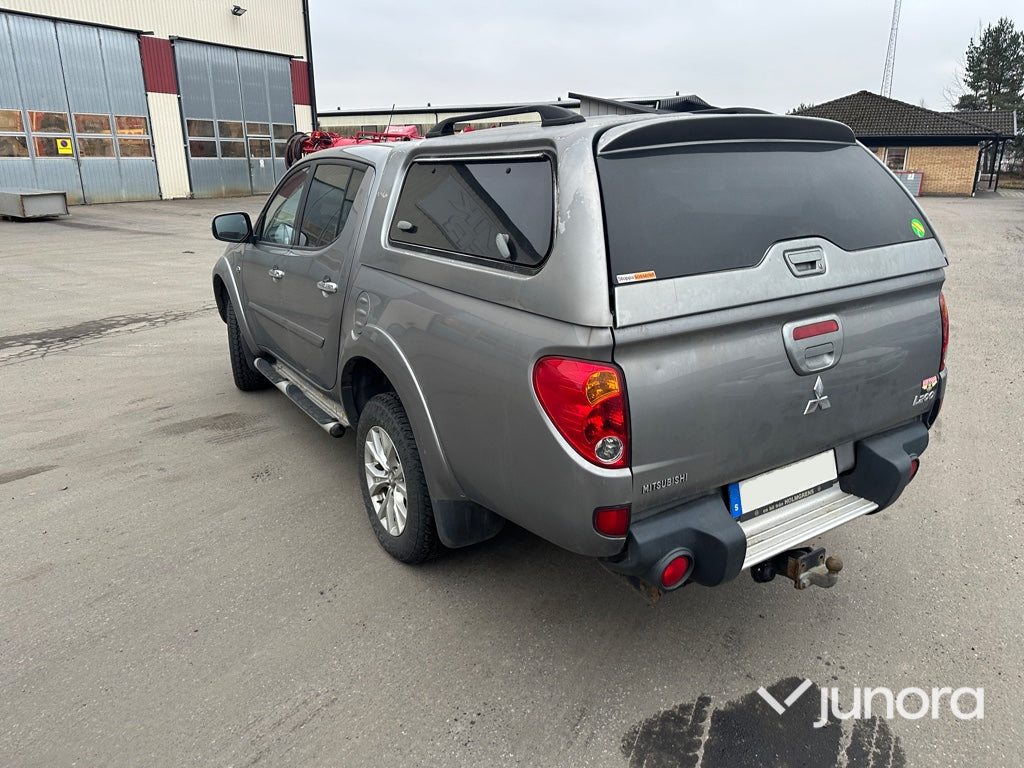 Lätt lastbil - Mitsubishi L200