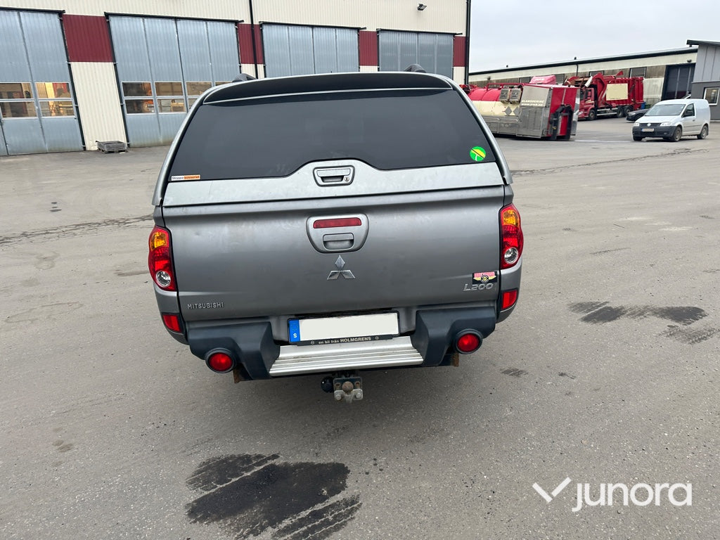 Lätt lastbil - Mitsubishi L200