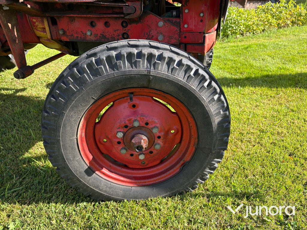 Traktor med frontlastare - Volvo BM, 400 Buster