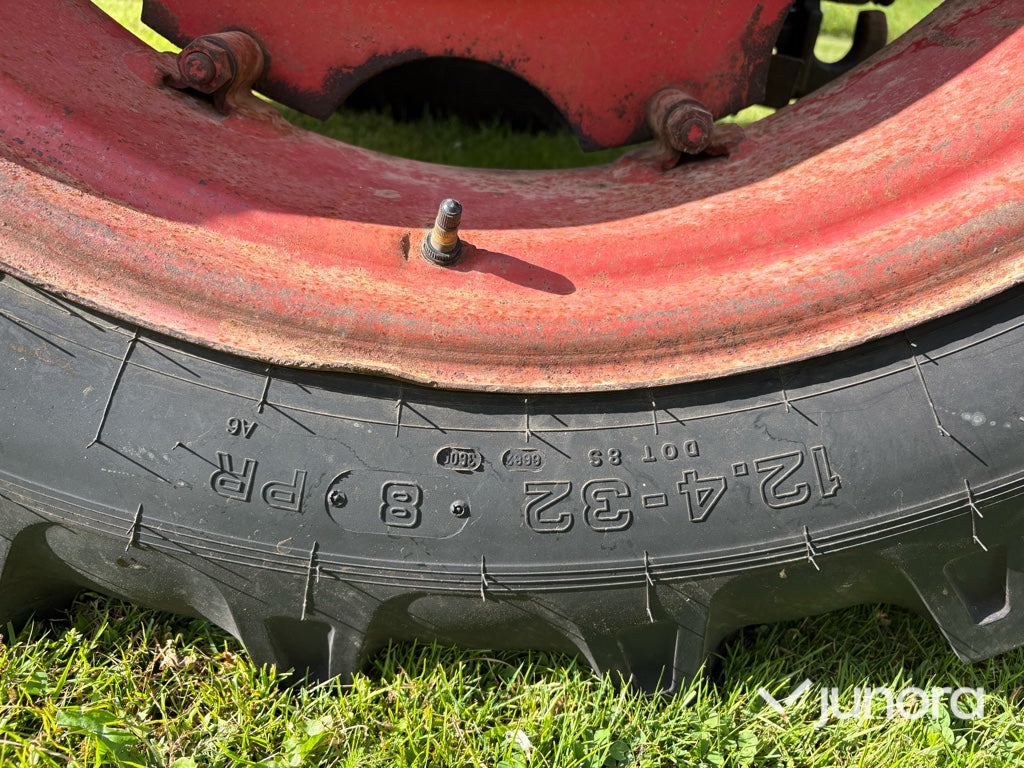 Traktor med frontlastare - Volvo BM, 400 Buster