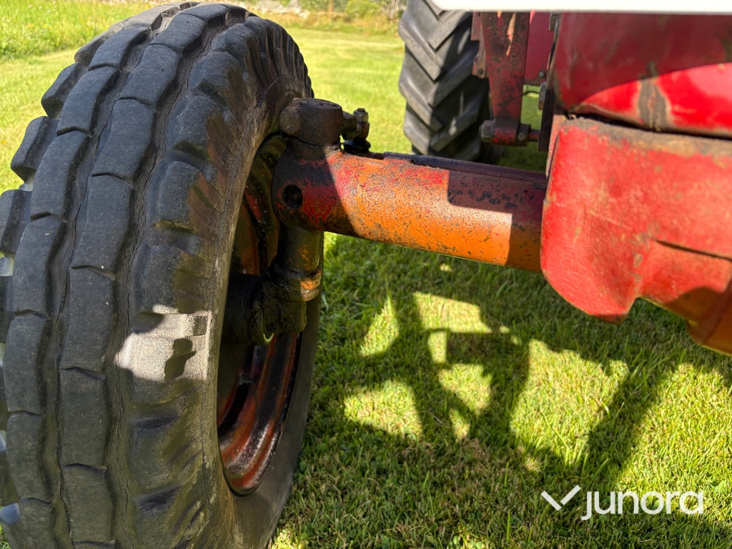 Traktor med frontlastare - Volvo BM, 400 Buster