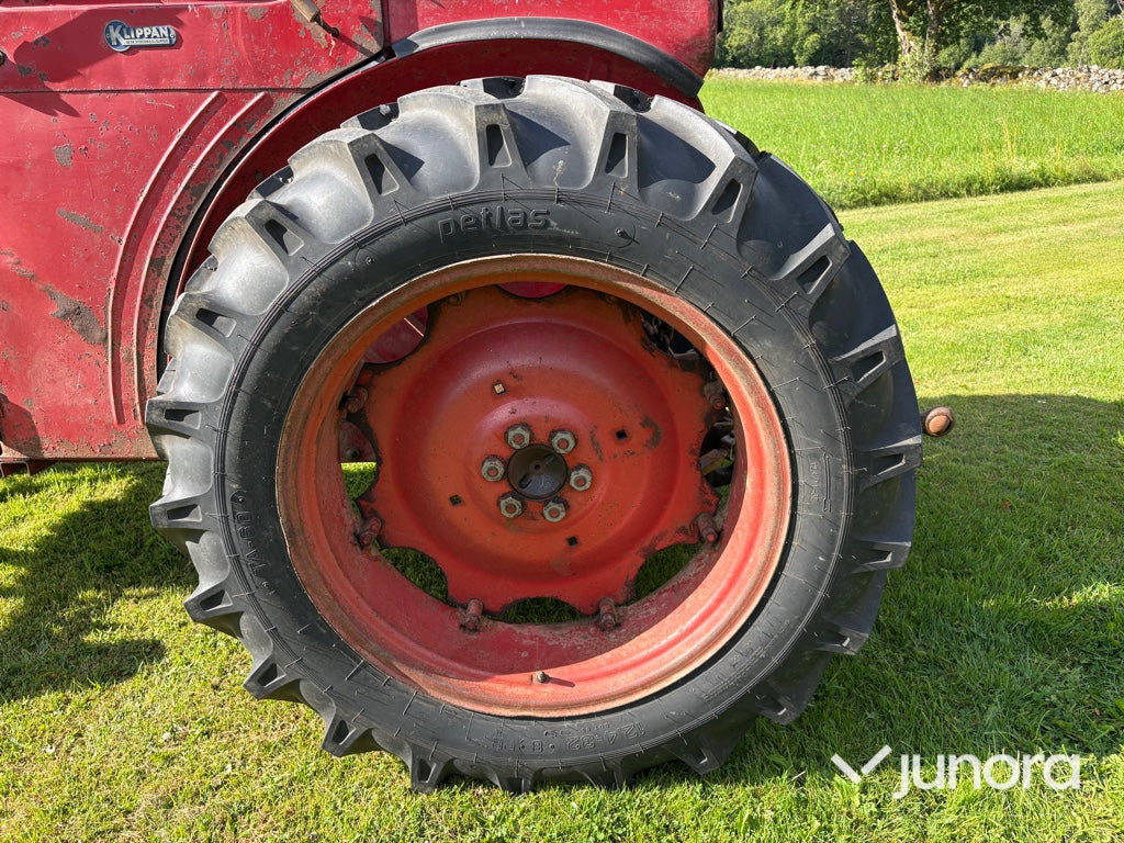Traktor med frontlastare - Volvo BM, 400 Buster
