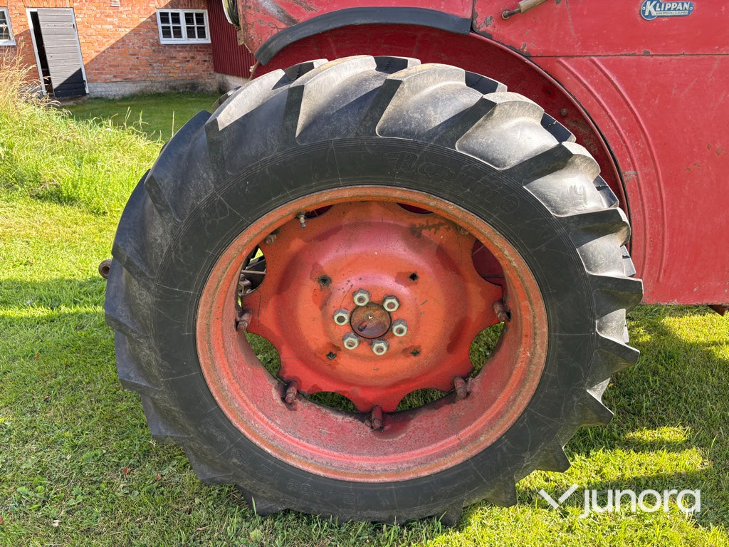 Traktor med frontlastare - Volvo BM, 400 Buster
