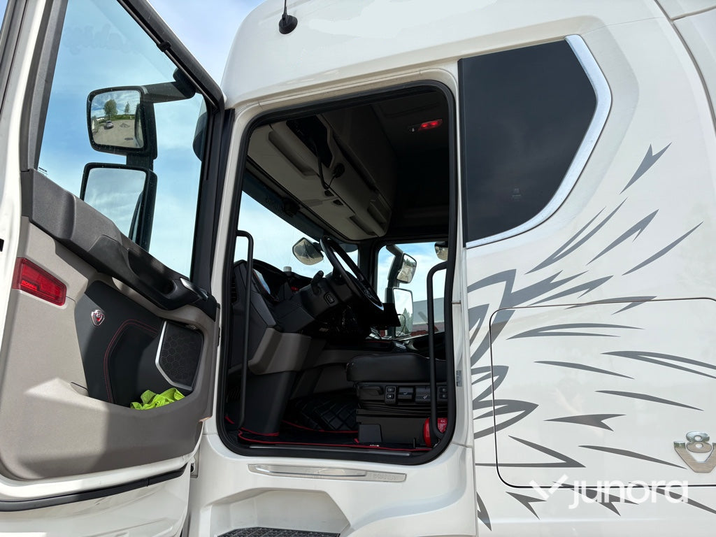 Timmerbil med kran - Scania, R660B6X4NB