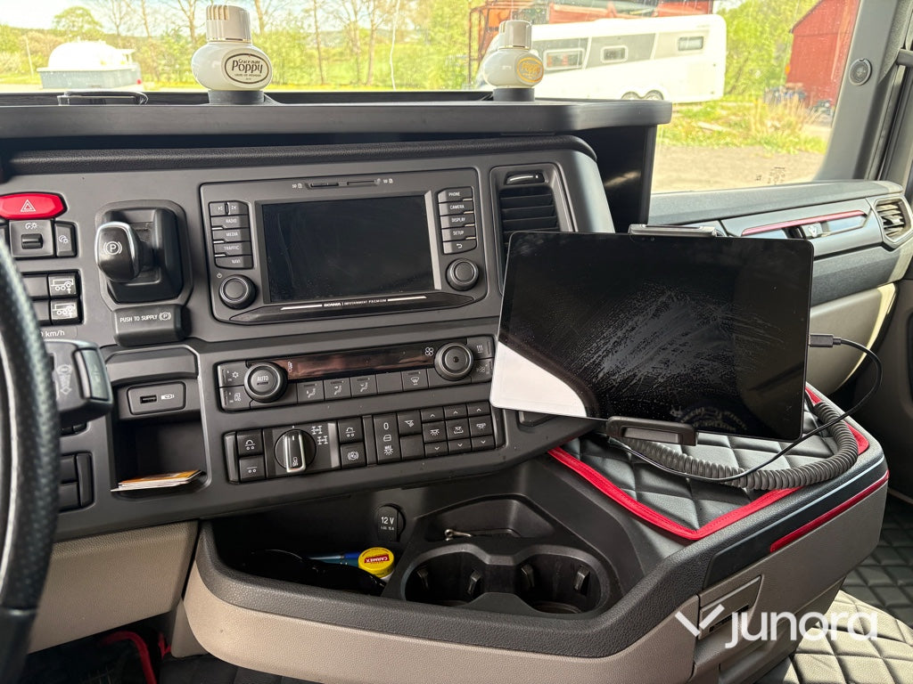 Timmerbil med kran - Scania, R660B6X4NB