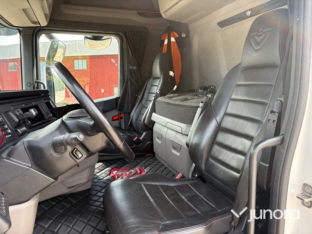 Timmerbil med kran - Scania, R660B6X4NB