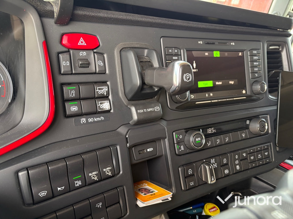 Timmerbil med kran - Scania, R660B6X4NB