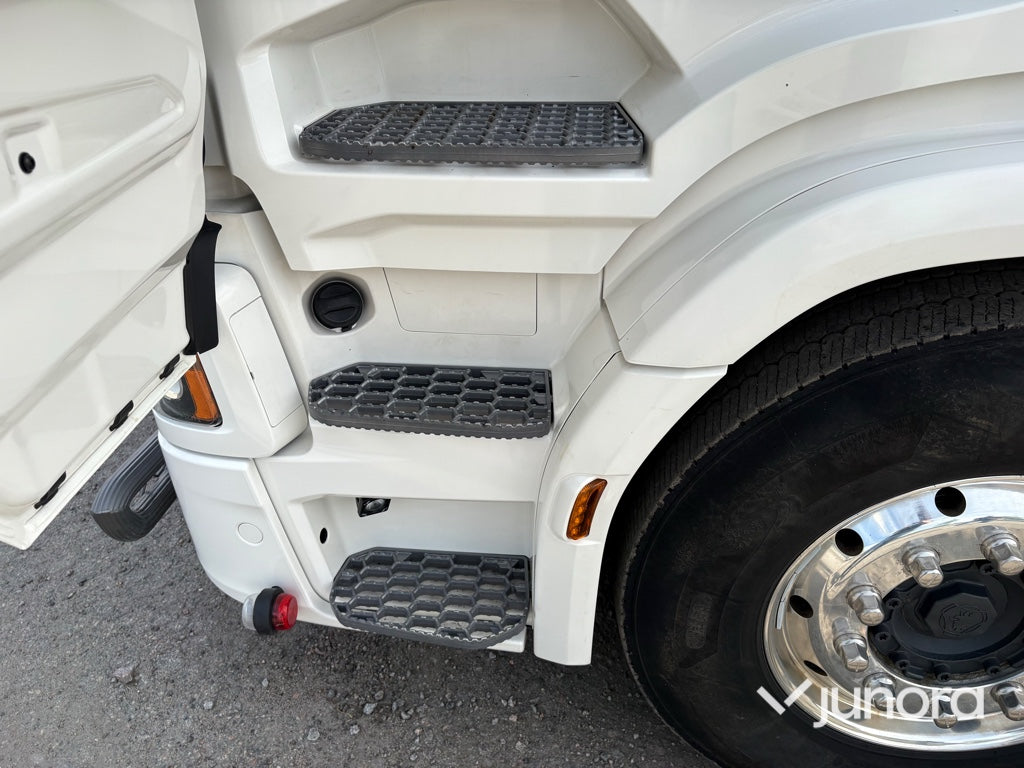 Timmerbil med kran - Scania, R660B6X4NB