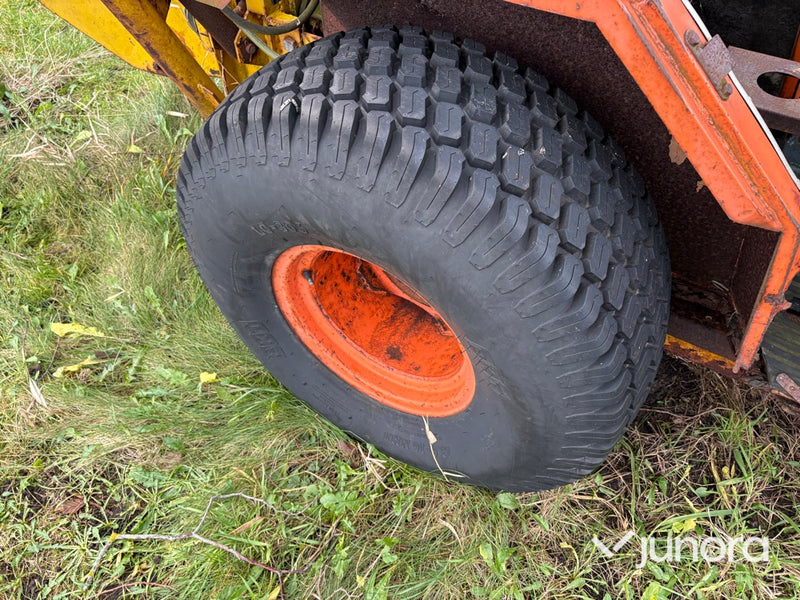 Traktorgrävare - Belos