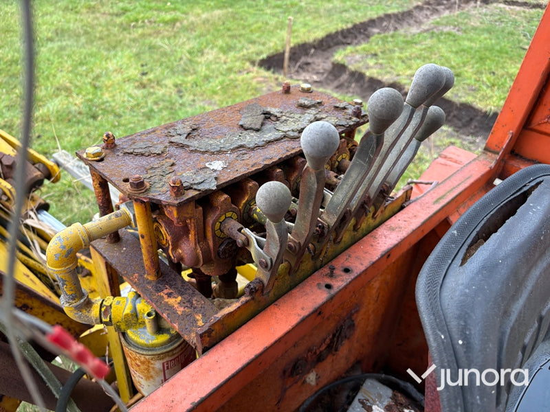 Traktorgrävare - Belos