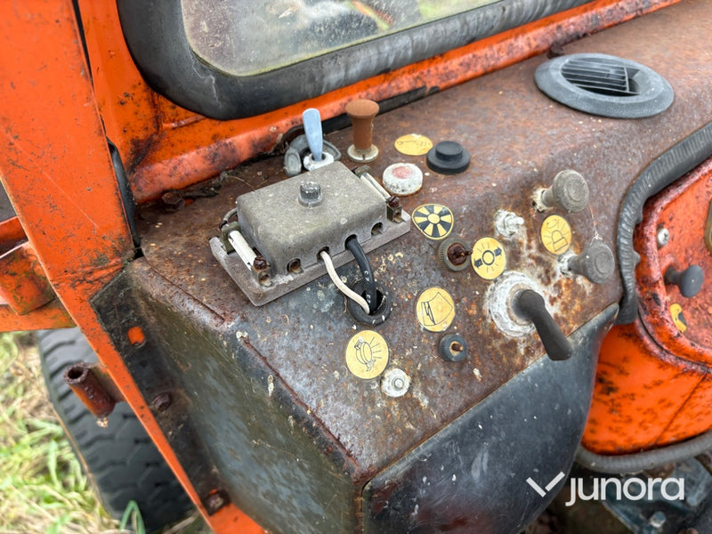 Traktorgrävare - Belos