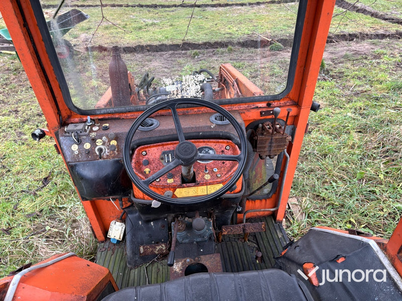 Traktorgrävare - Belos