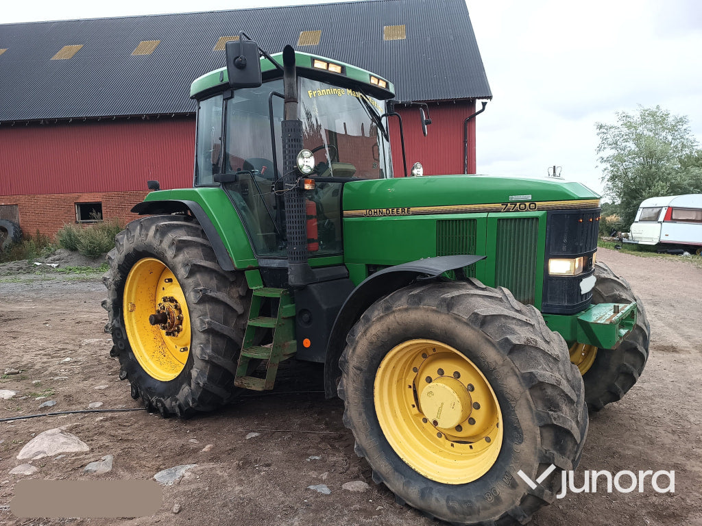 John Deere 7700