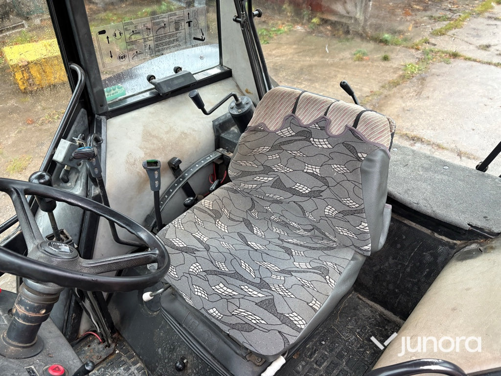 Traktor - Valmet 465-4, med lastare