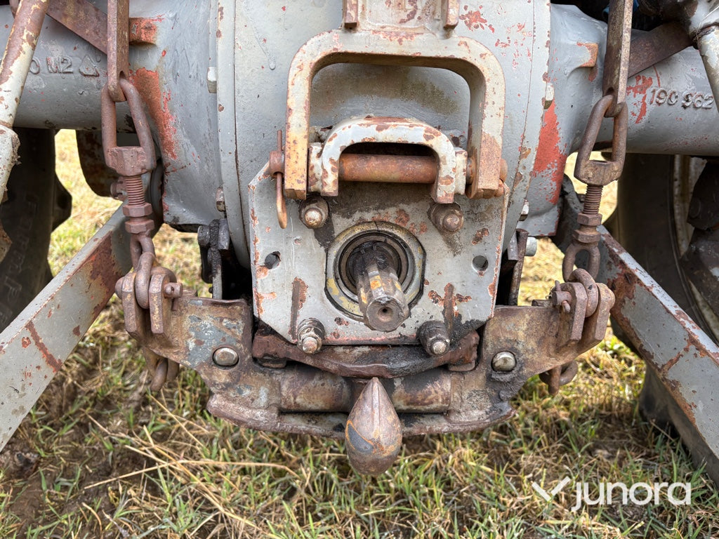 Traktor - Massey Ferguson, 550-2, Med lastare