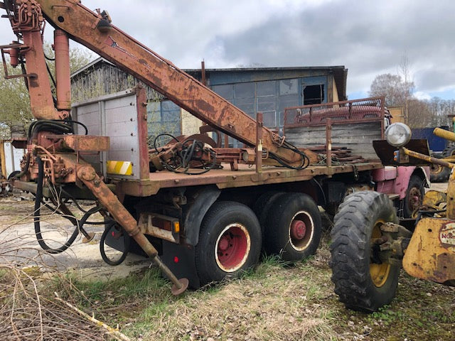 Scania  110 med tipp och kran
