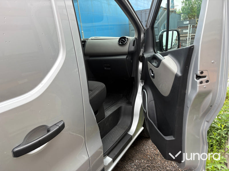 RENAULT TRAFIC Lätt Lastbil