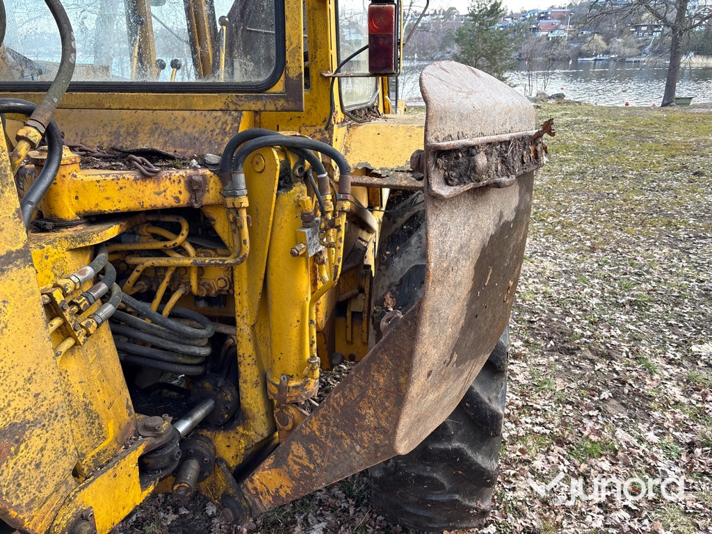 Traktorgrävare - Volvo, BM GM 616, Med redskap