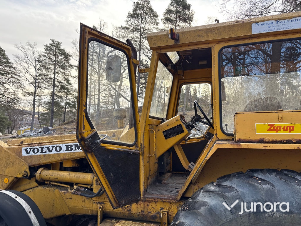 Traktorgrävare - Volvo, BM GM 616, Med redskap