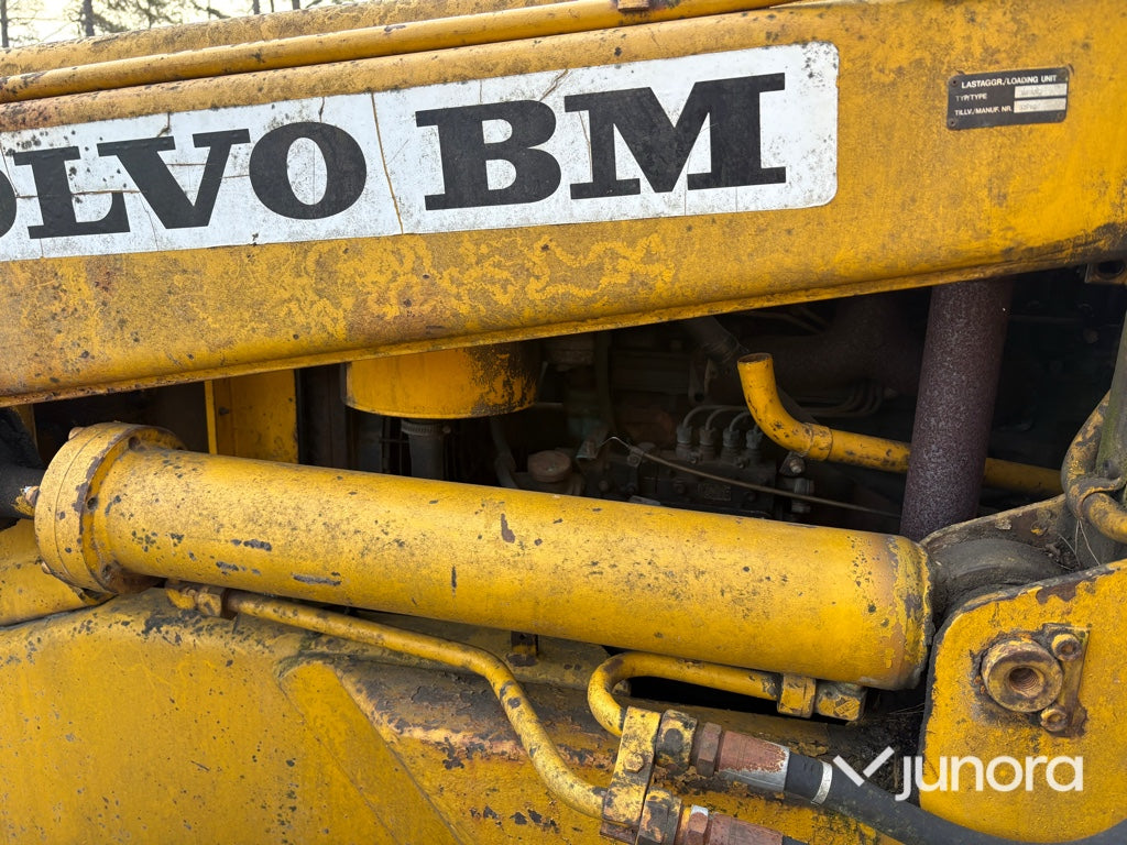 Traktorgrävare - Volvo, BM GM 616, Med redskap
