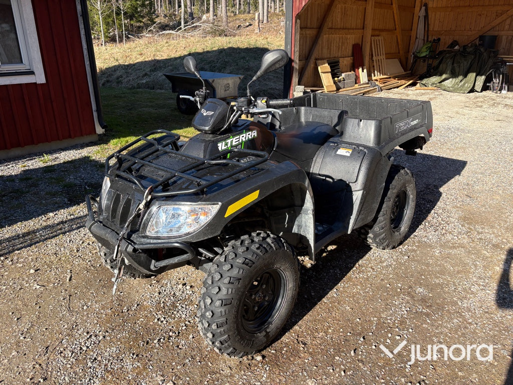 ATV - Arctic, TBX 700 XT, Med vagn + plogblad