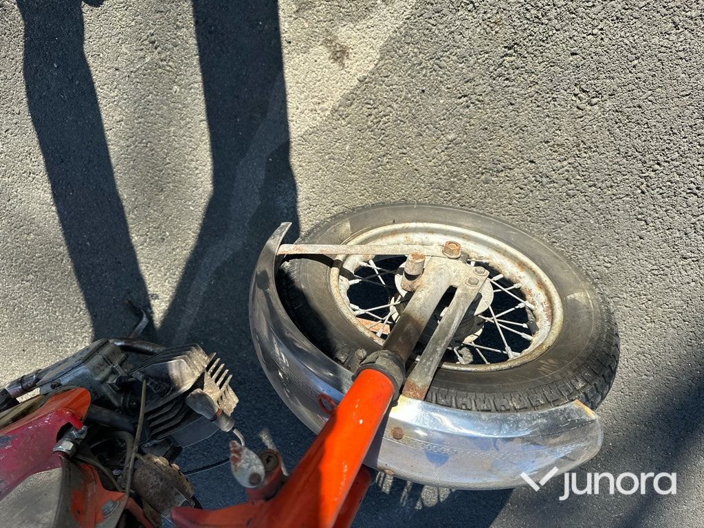 Moped - Crescent
