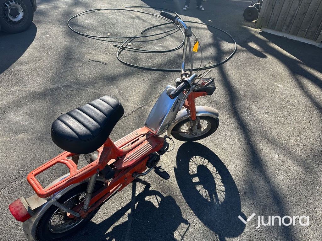 Moped - Crescent