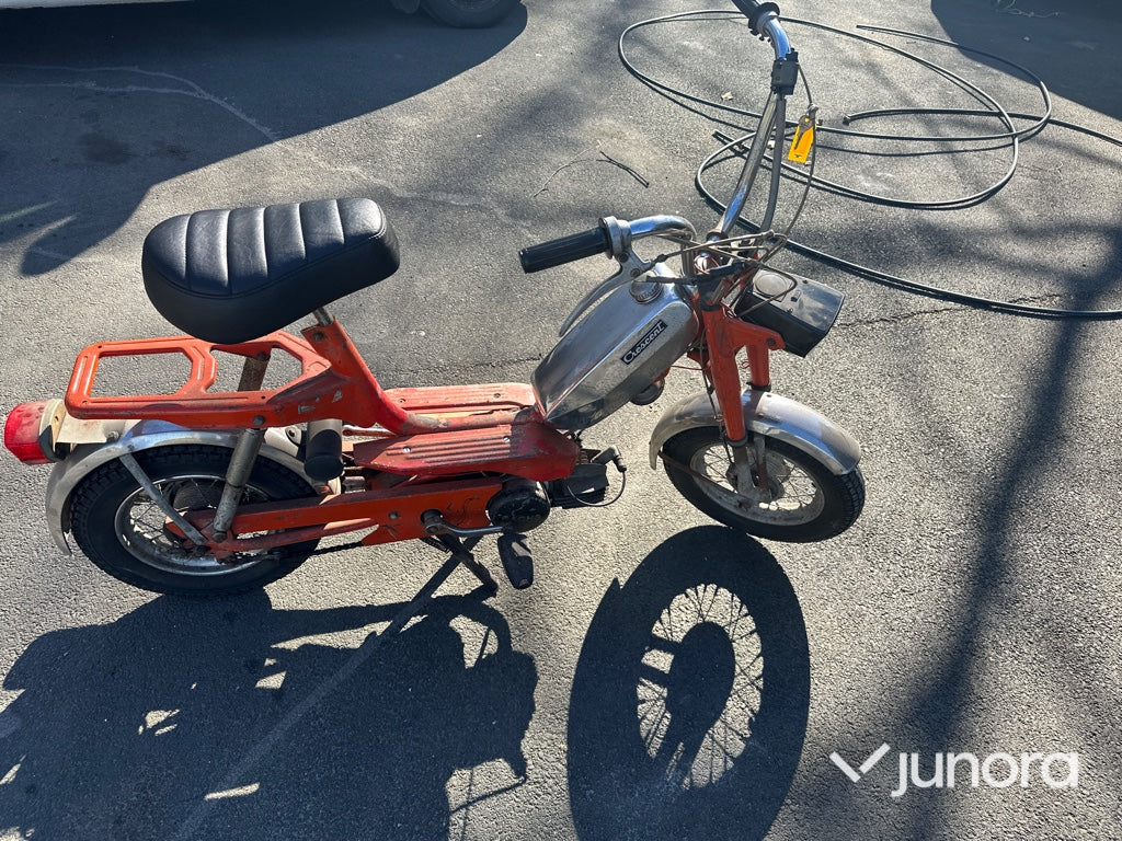 Moped - Crescent