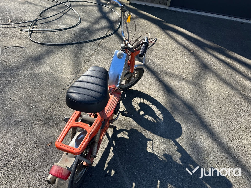 Moped - Crescent