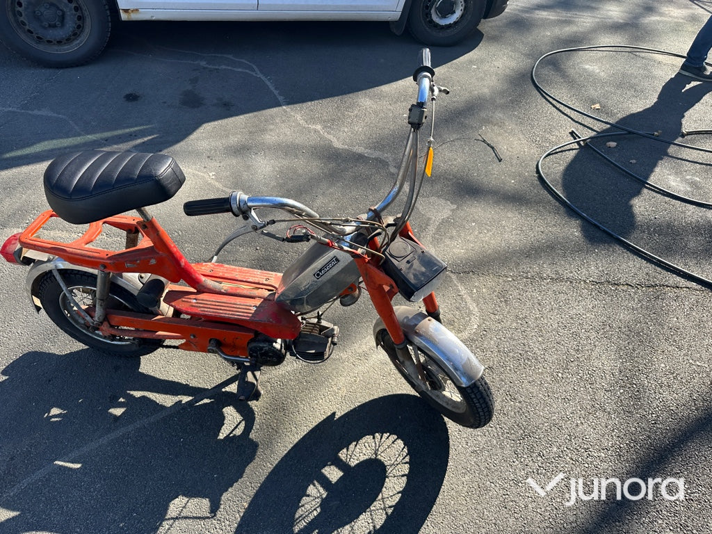 Moped - Crescent