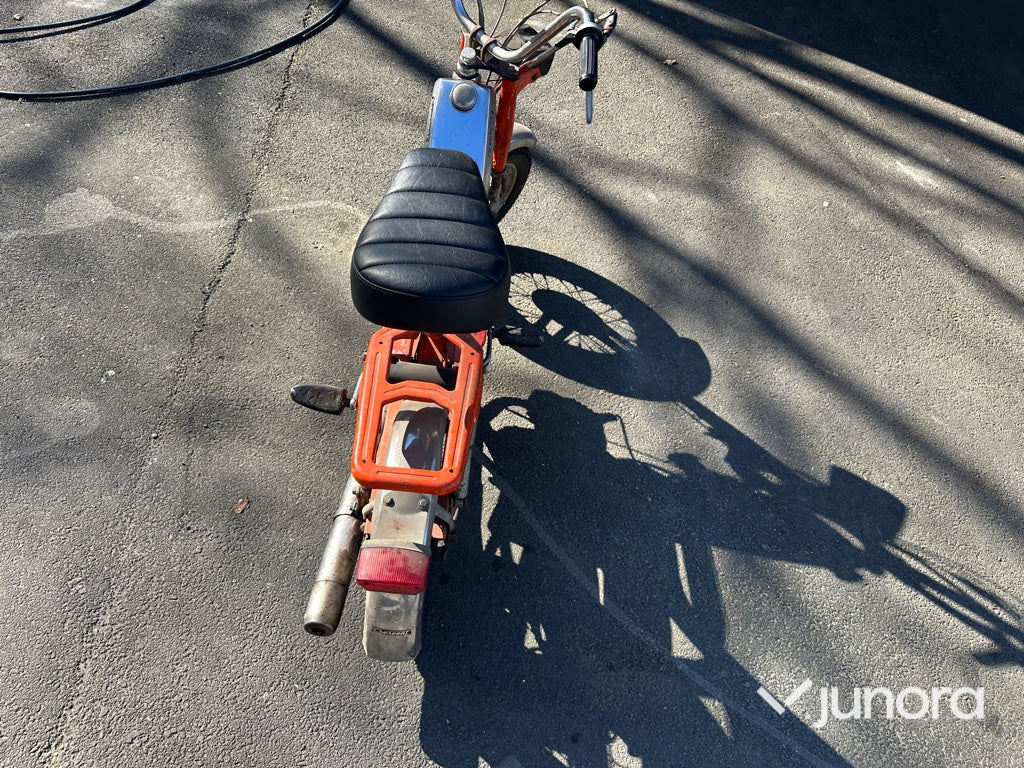 Moped - Crescent