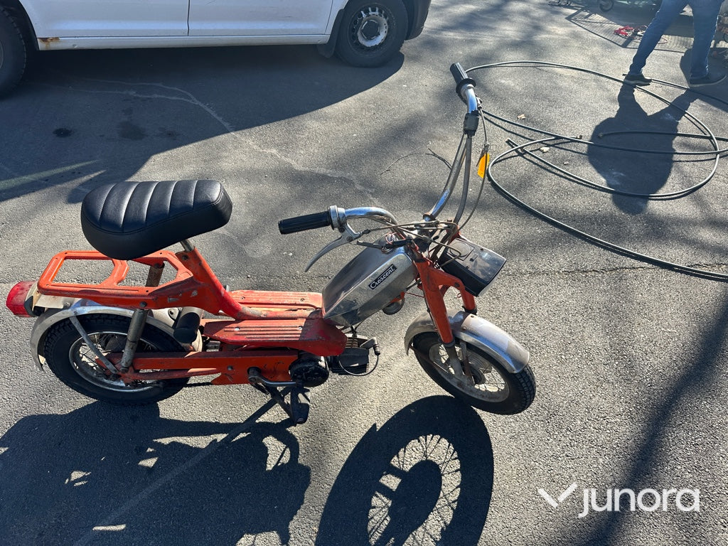 Moped - Crescent