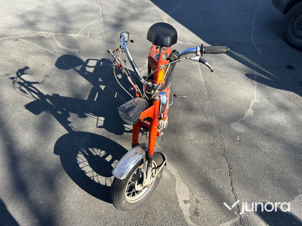 Moped - Crescent