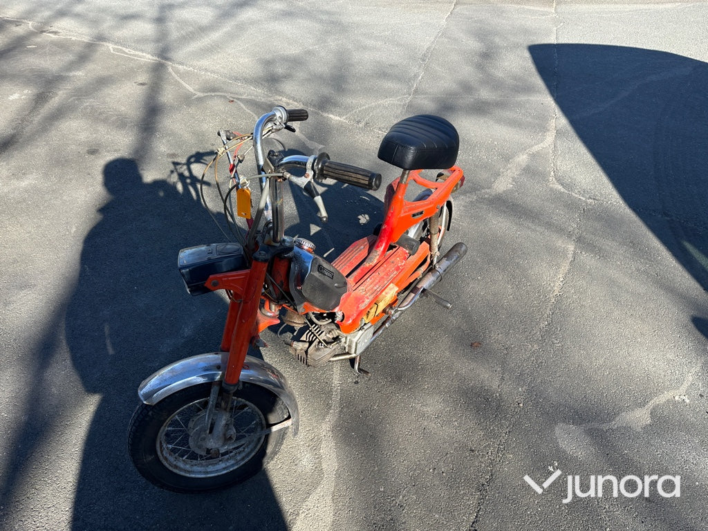 Moped - Crescent